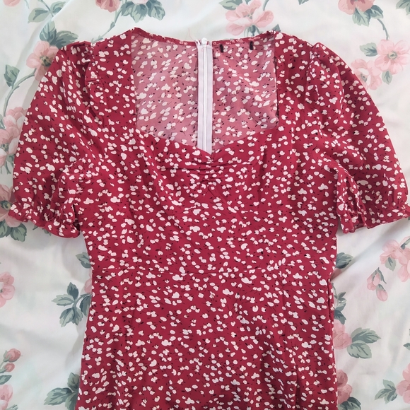 Red Ditsy Floral Midi Sweetheart Dress - Picture 4 of 8